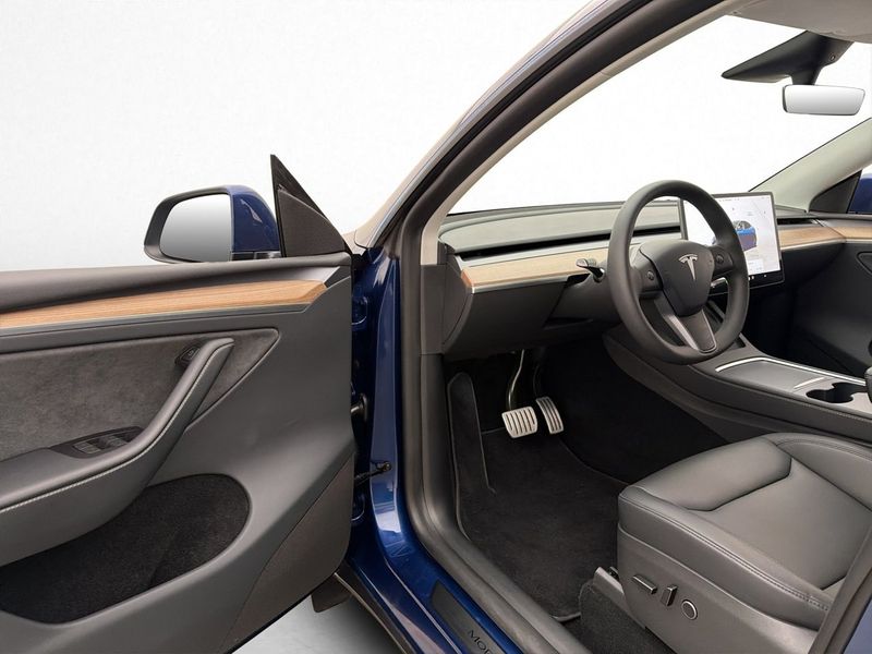 Tesla Model Y bild 28