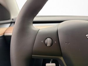 Tesla Model Y bild 25
