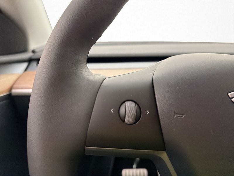Tesla Model Y bild 25