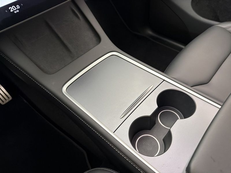 Tesla Model Y bild 22