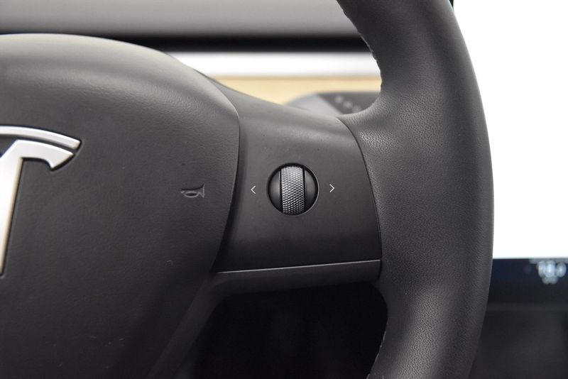 Tesla Model Y bild 11
