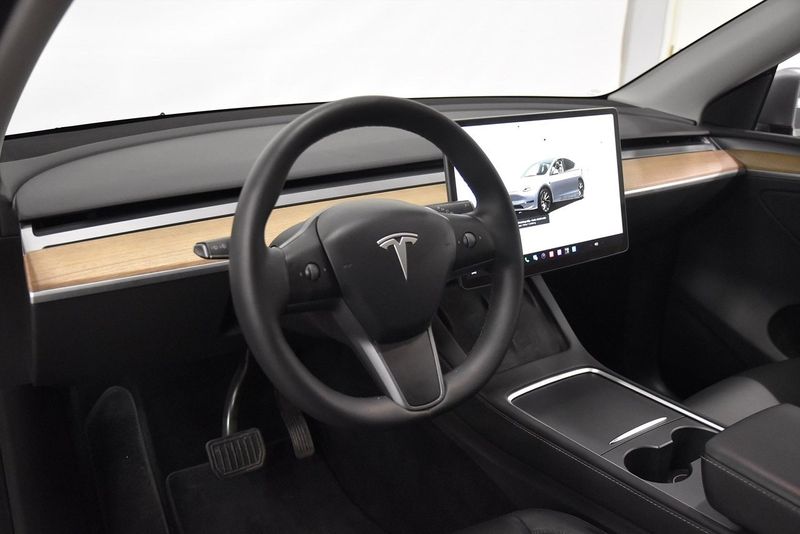 Tesla Model Y bild 9