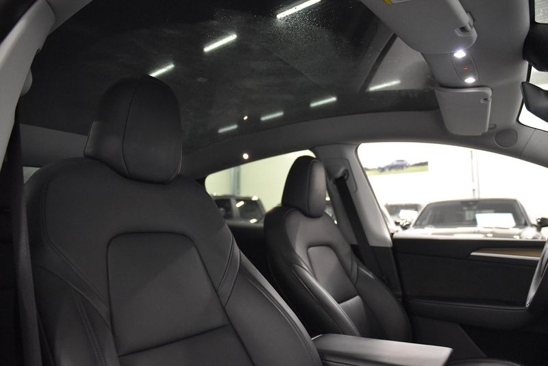 Tesla Model Y bild 13