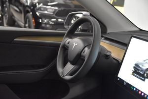 Tesla Model Y bild 8