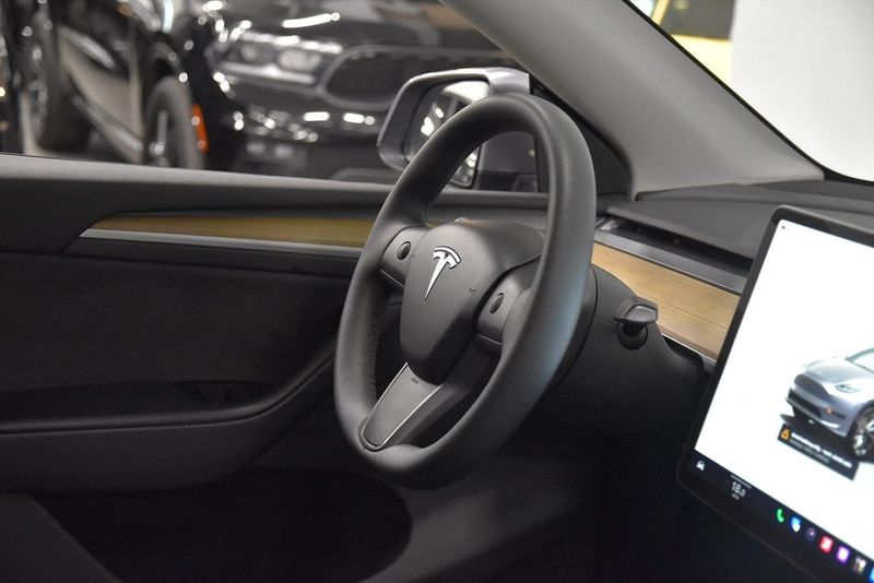 Tesla Model Y bild 8