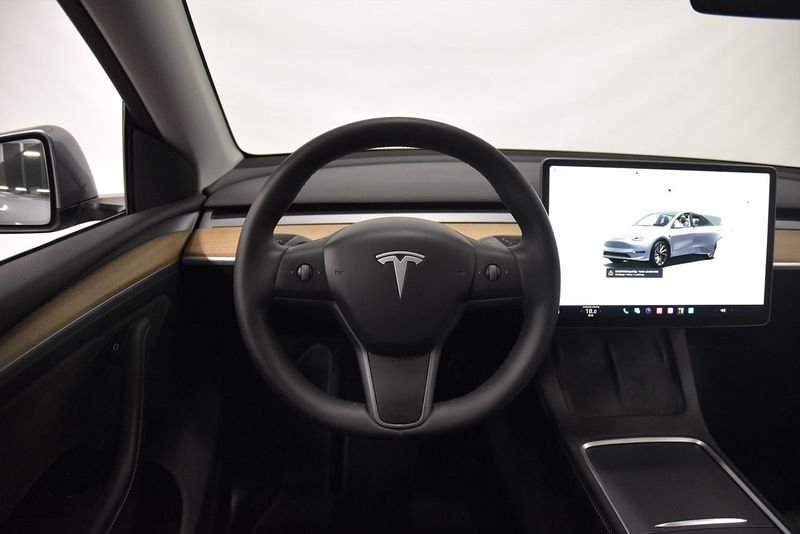 Tesla Model Y bild 2