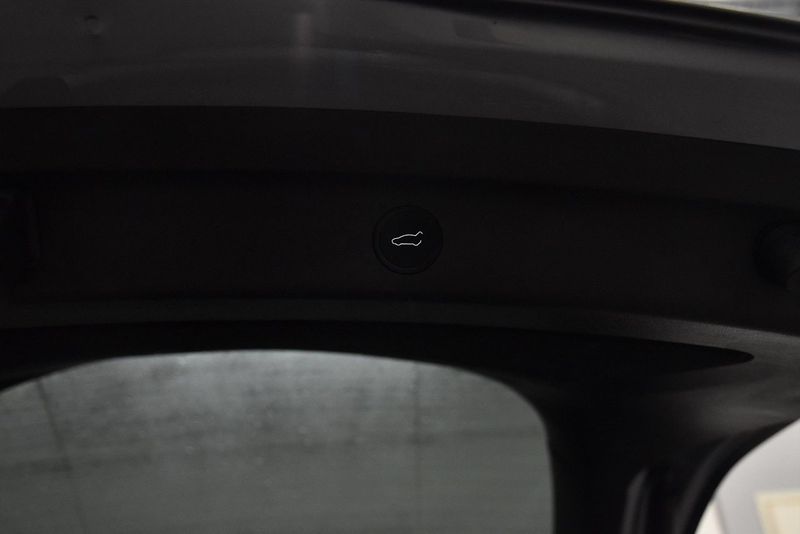 Tesla Model Y bild 17