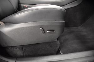 Tesla Model Y bild 15