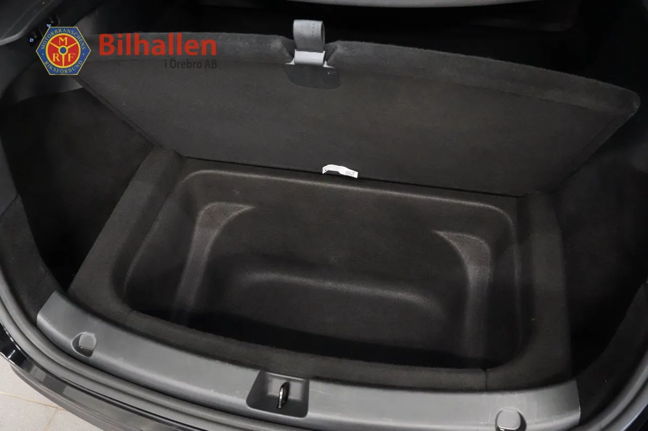 Tesla Model Y bild 30
