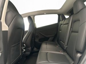 Tesla Model Y bild 26