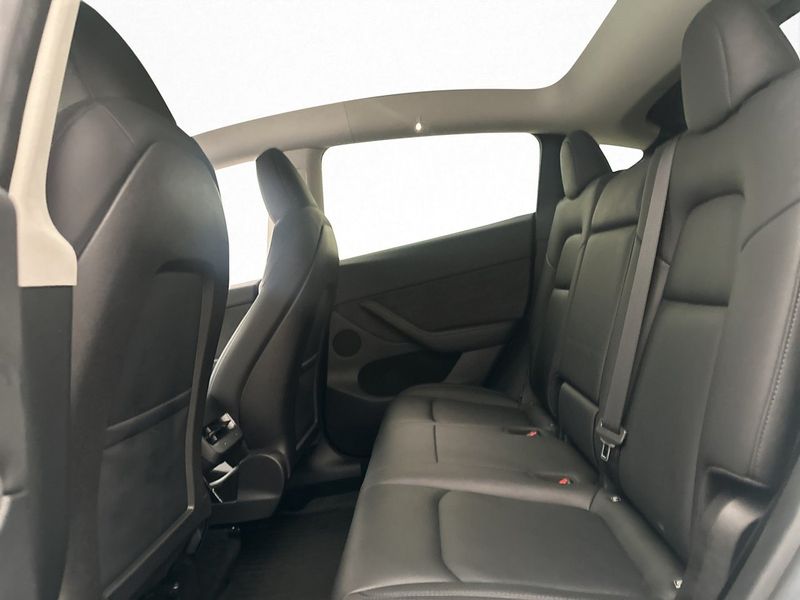 Tesla Model Y bild 26