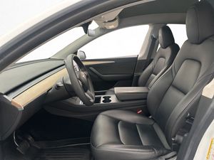 Tesla Model Y bild 12