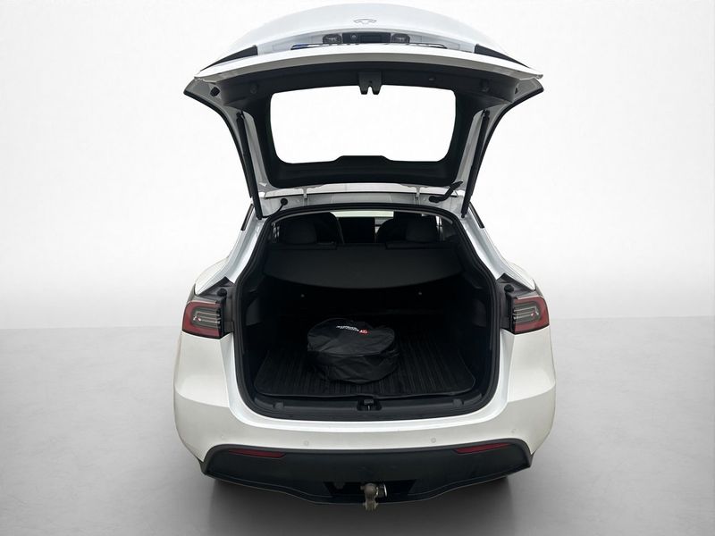 Tesla Model Y bild 28