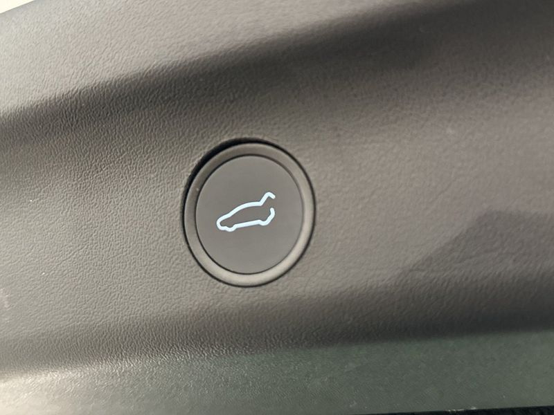 Tesla Model Y bild 27