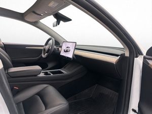 Tesla Model Y bild 25