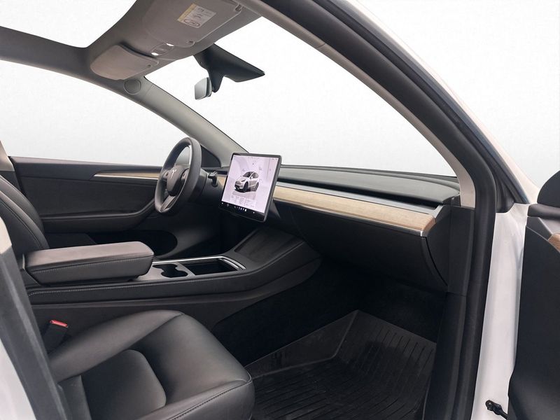 Tesla Model Y bild 25