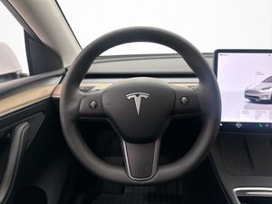 Tesla Model Y bild 15