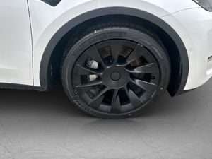 Tesla Model Y bild 32