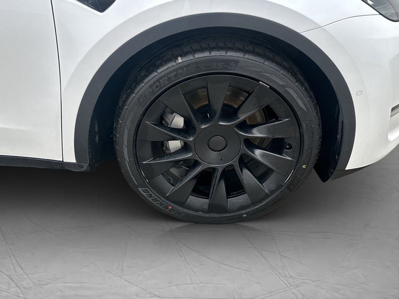 Tesla Model Y bild 32