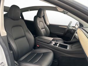 Tesla Model Y bild 24
