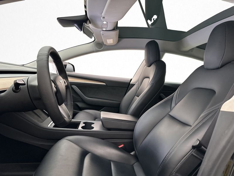 Tesla Model 3 bild 13