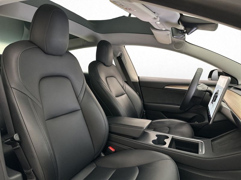 Tesla Model 3 bild 15