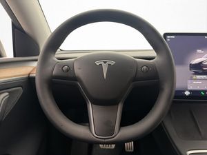 Tesla Model Y bild 16