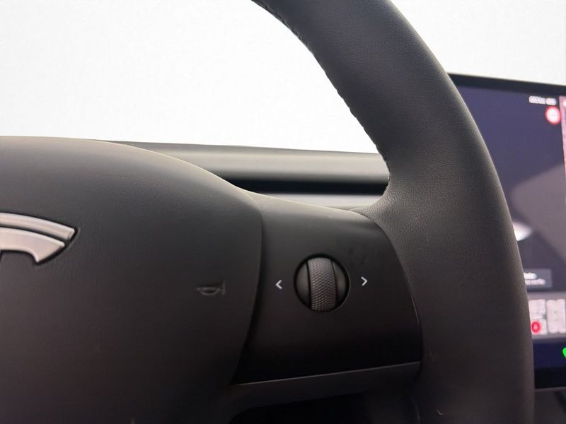 Tesla Model Y bild 18