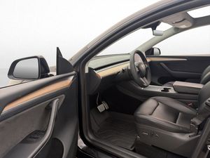 Tesla Model Y bild 12
