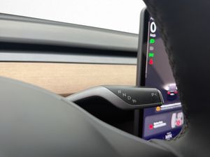 Tesla Model Y bild 19