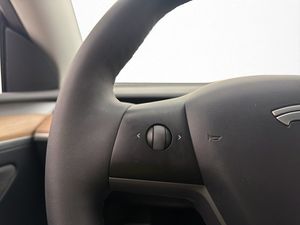 Tesla Model Y bild 17