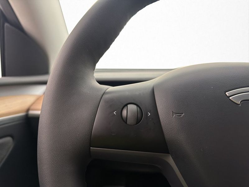 Tesla Model Y bild 17