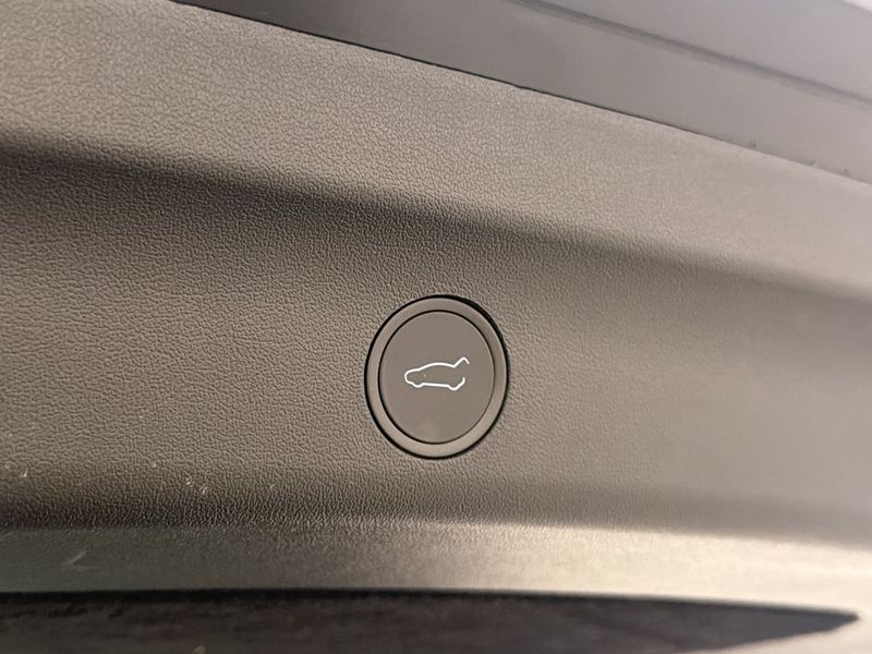 Tesla Model Y bild 32