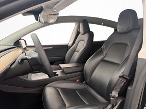 Tesla Model Y bild 13