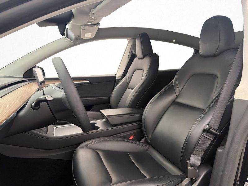 Tesla Model Y bild 13