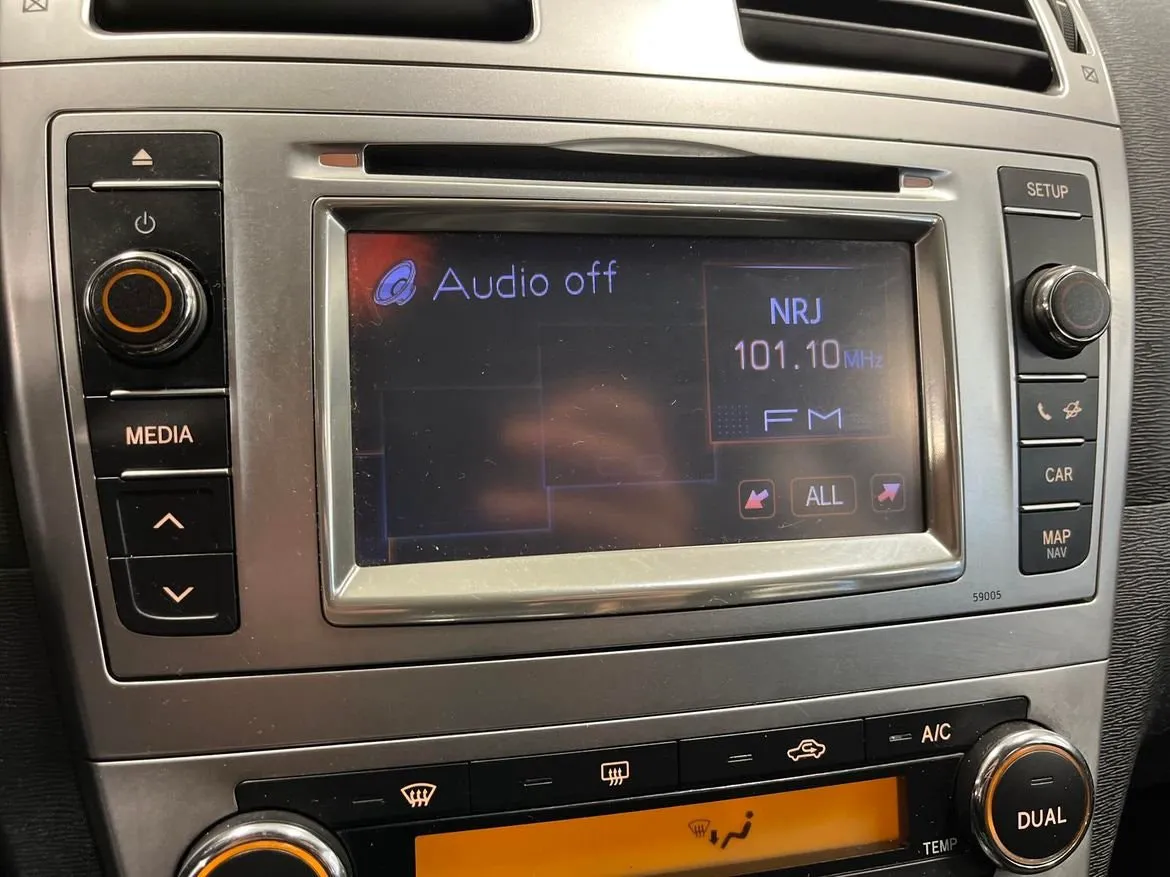 Toyota Avensis bild 17