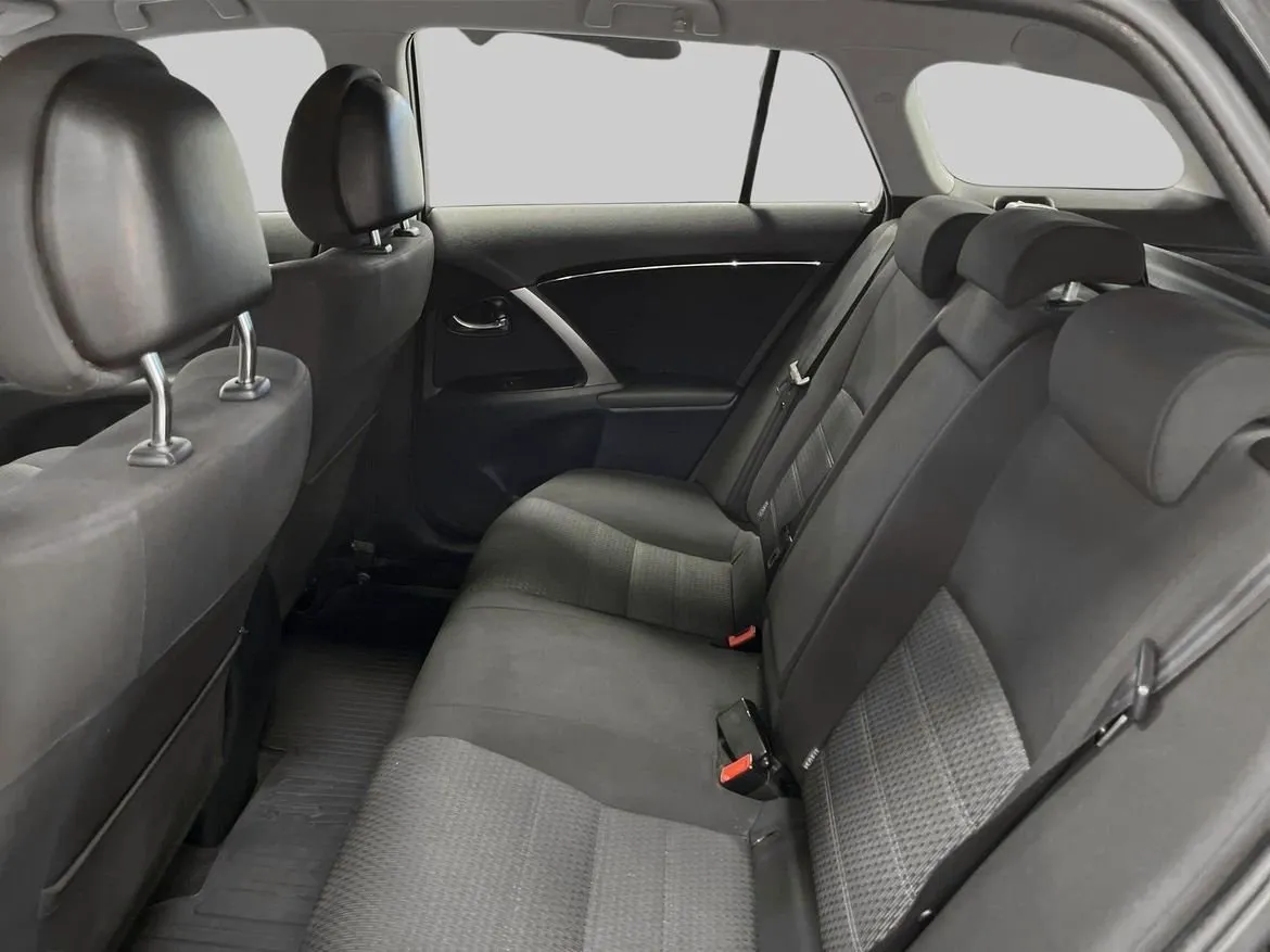 Toyota Avensis bild 11