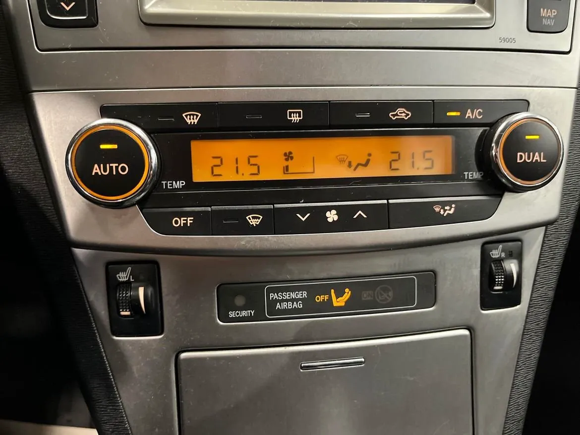 Toyota Avensis bild 20
