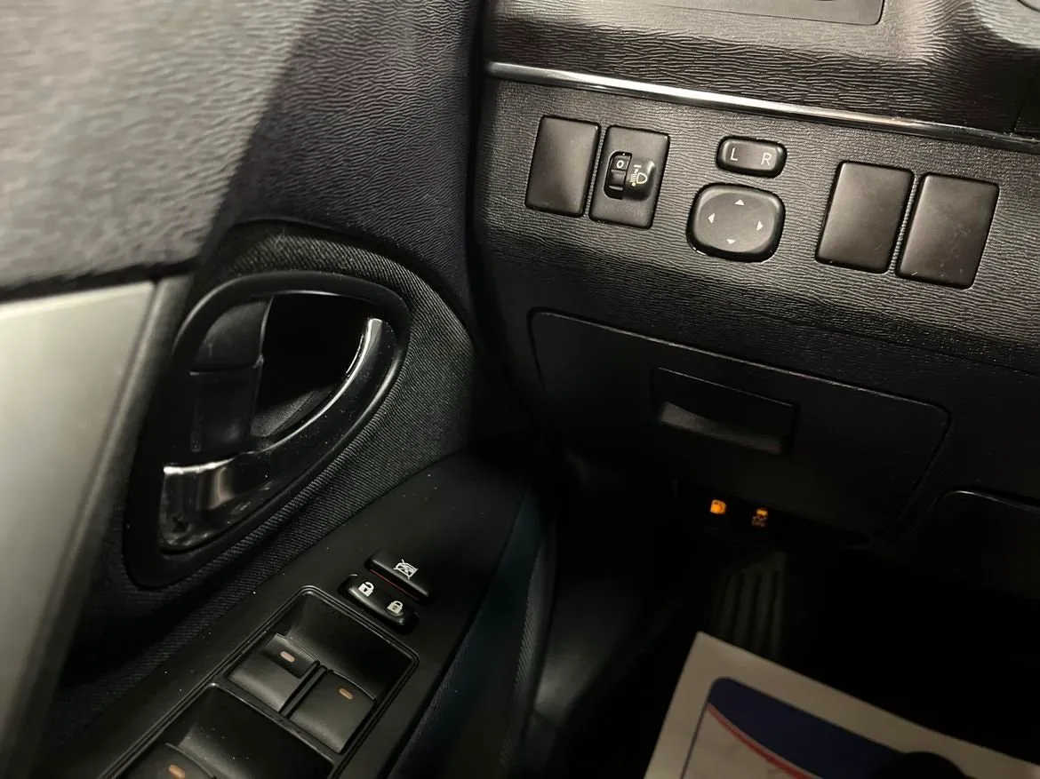 Toyota Avensis bild 22