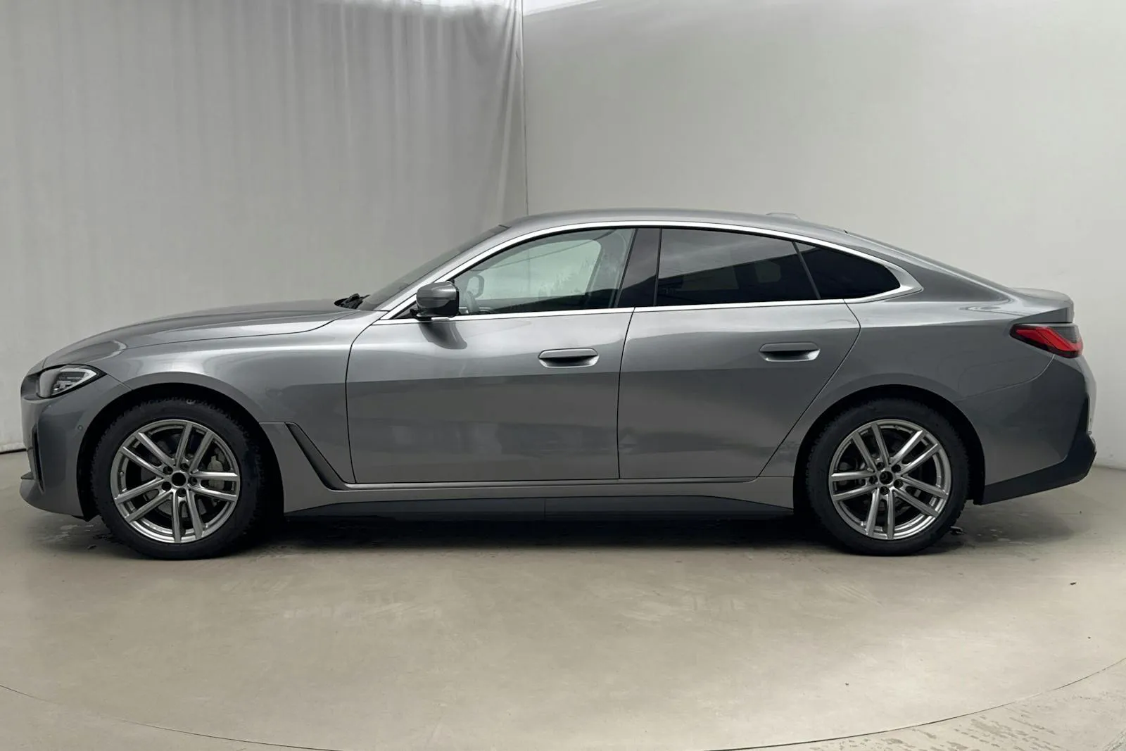 BMW i4 bild 2