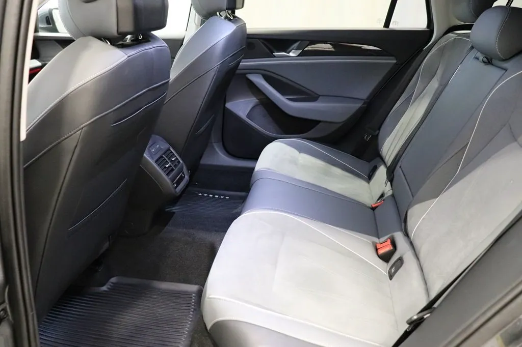 Volkswagen Passat bild 8
