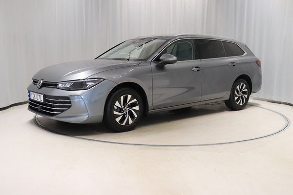 Volkswagen Passat Business 1.5 TSI 150Hk Aut Drag Värmare Nav Kamera - 2025