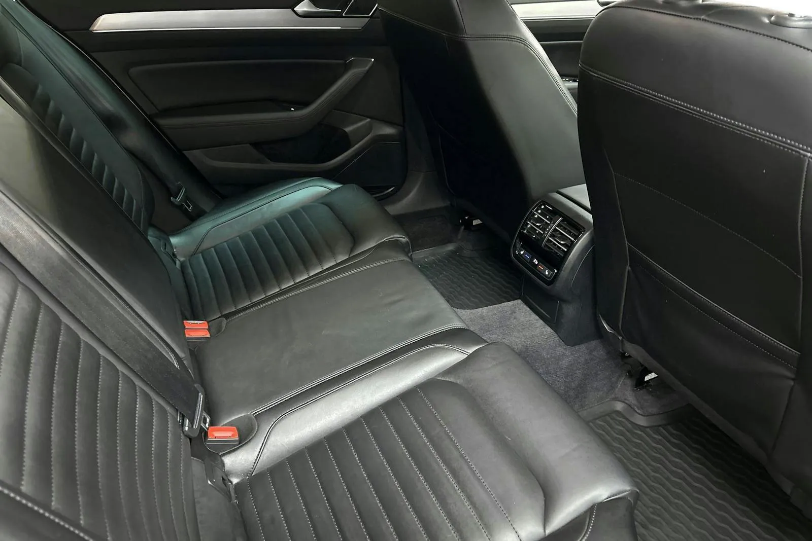 Volkswagen Passat bild 8