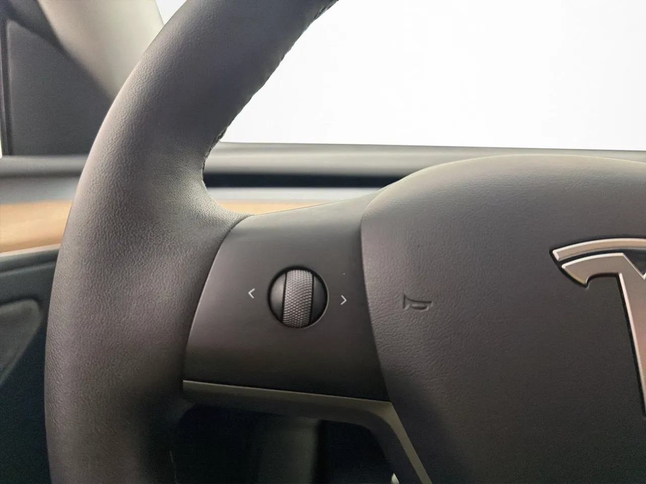 Tesla Model Y bild 27