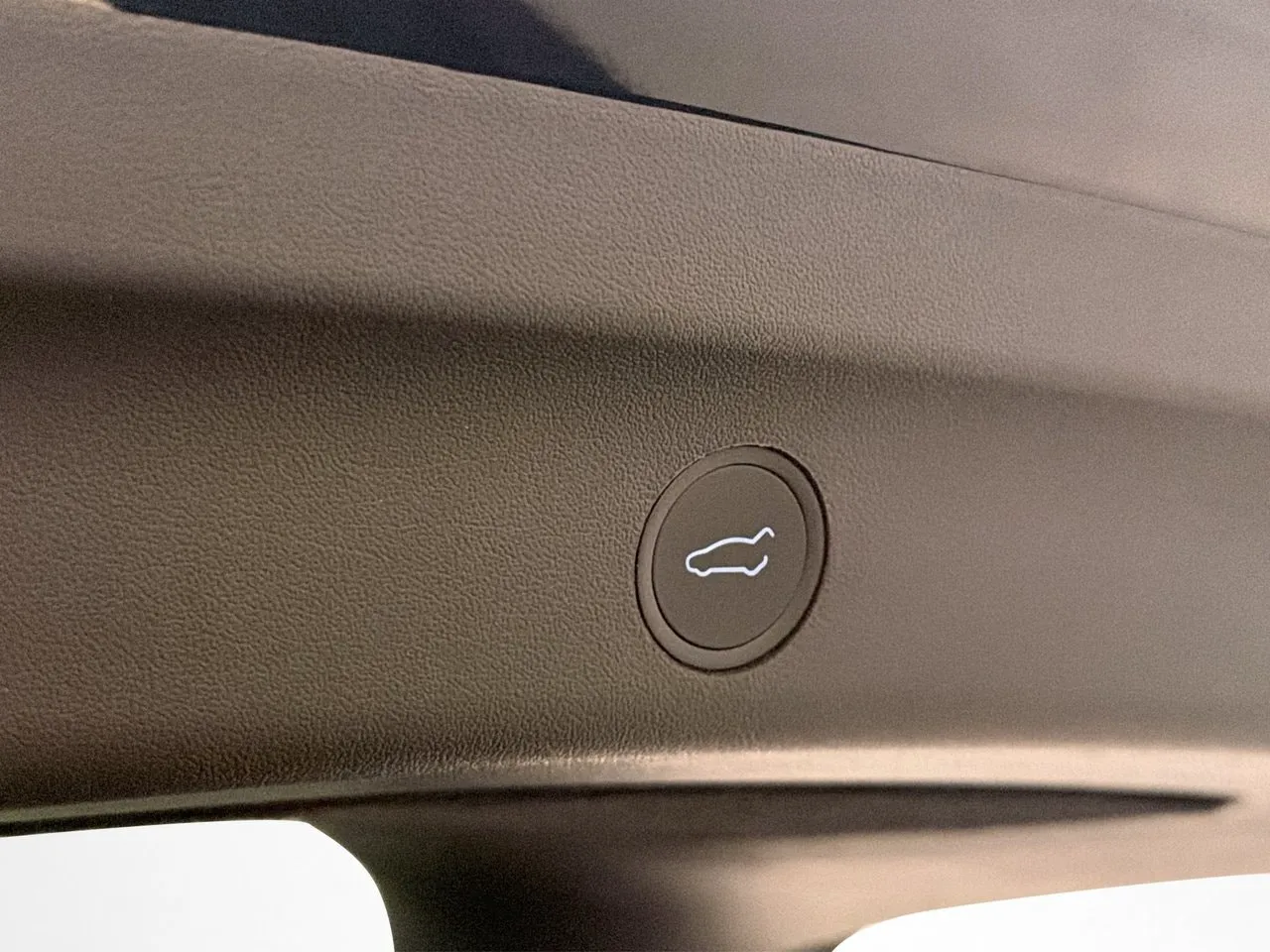 Tesla Model Y bild 31