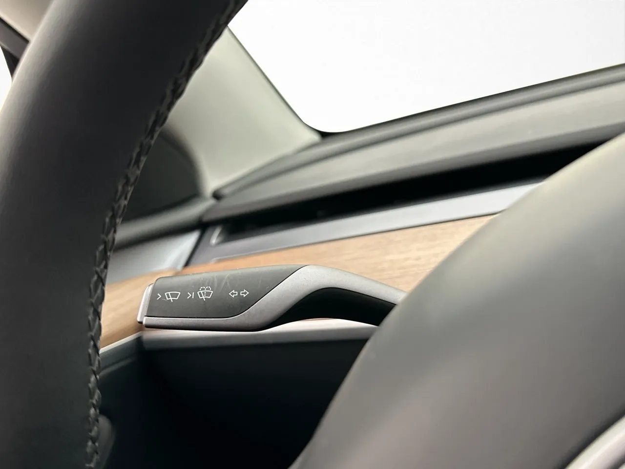 Tesla Model Y bild 27