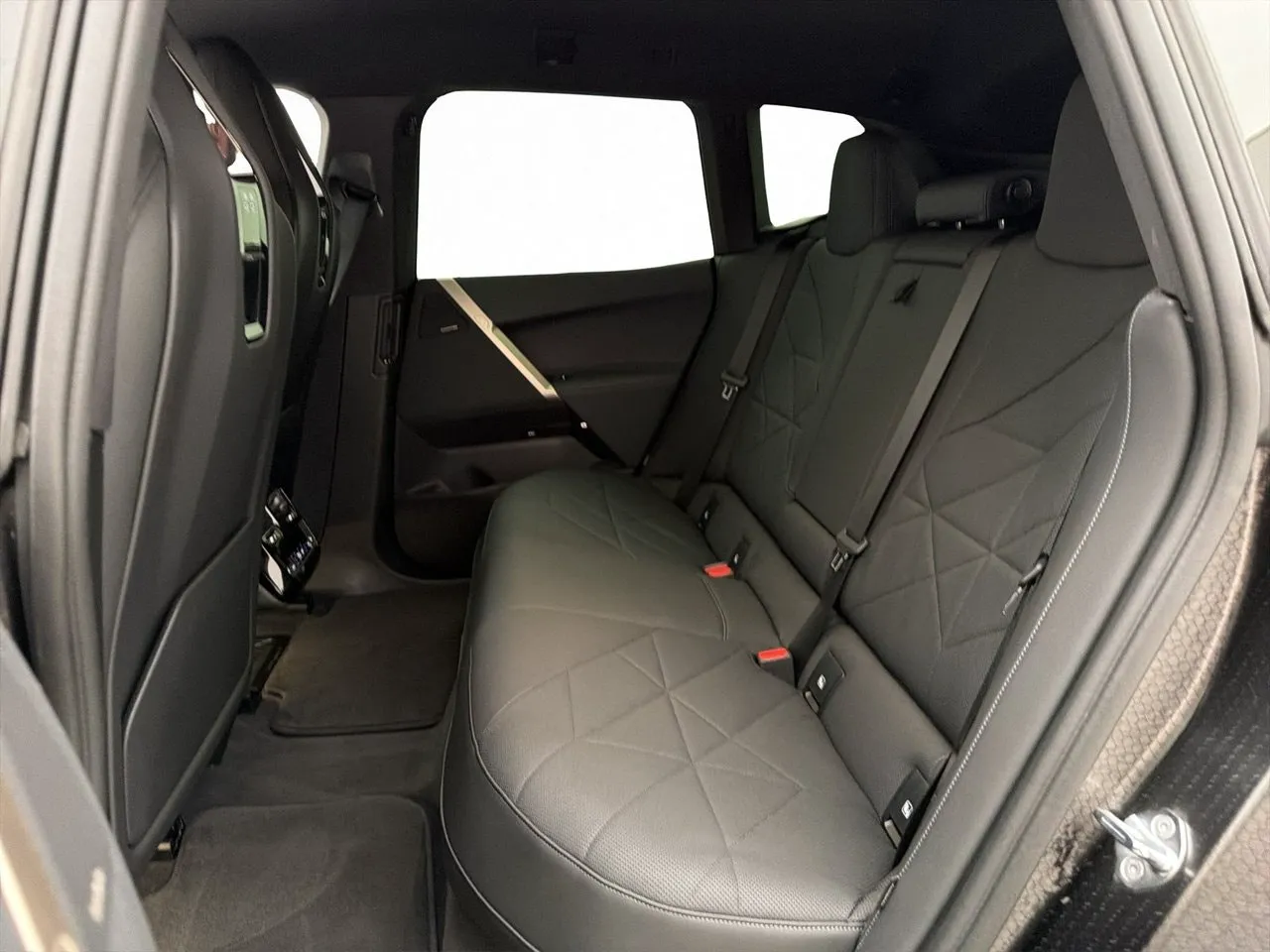 BMW iX bild 17