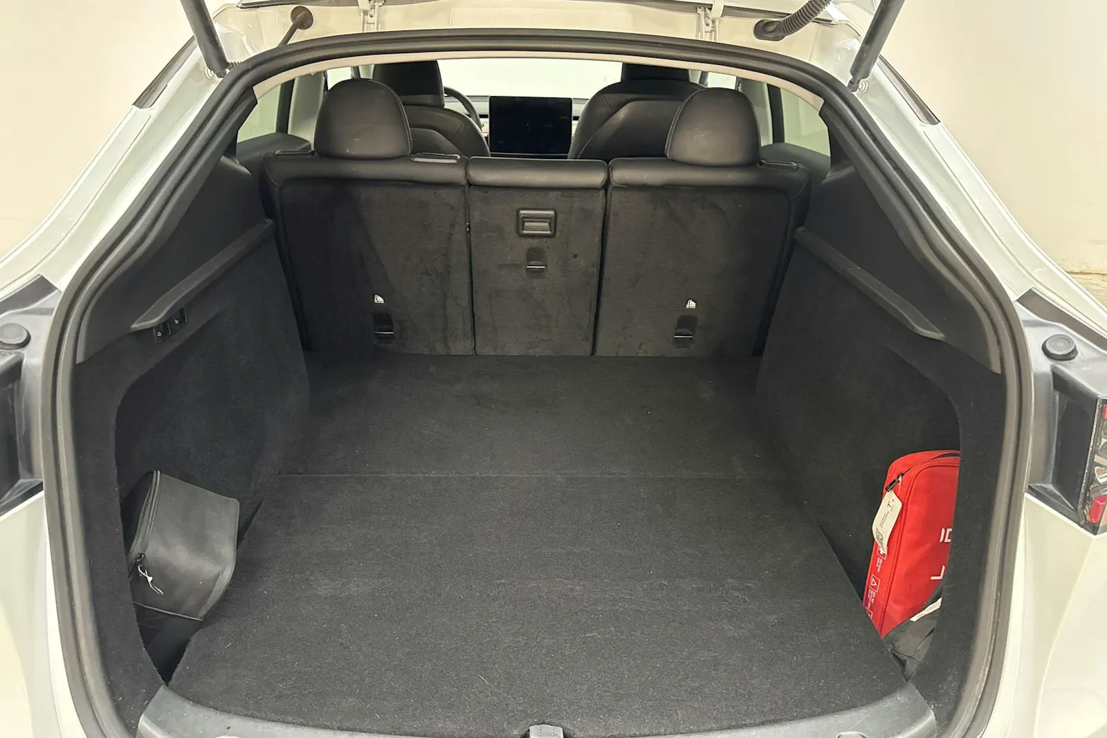 Tesla Model Y bild 9