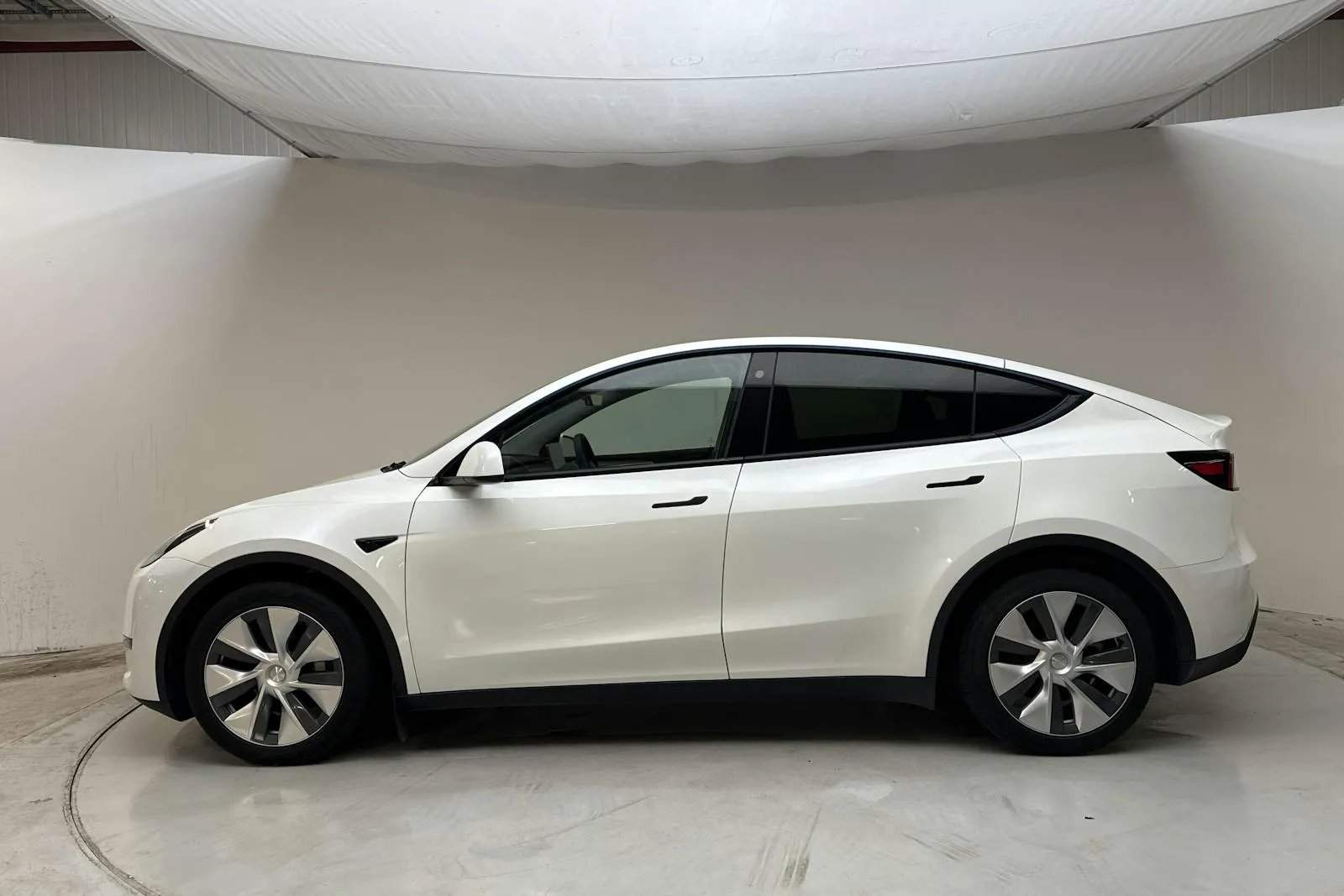 Tesla Model Y bild 2