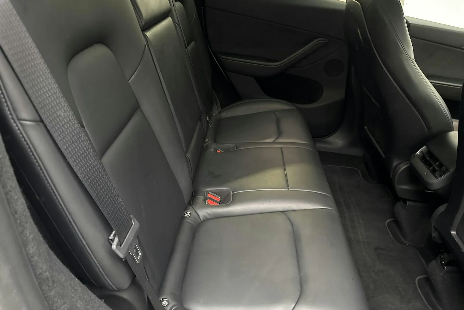Tesla Model Y bild 8